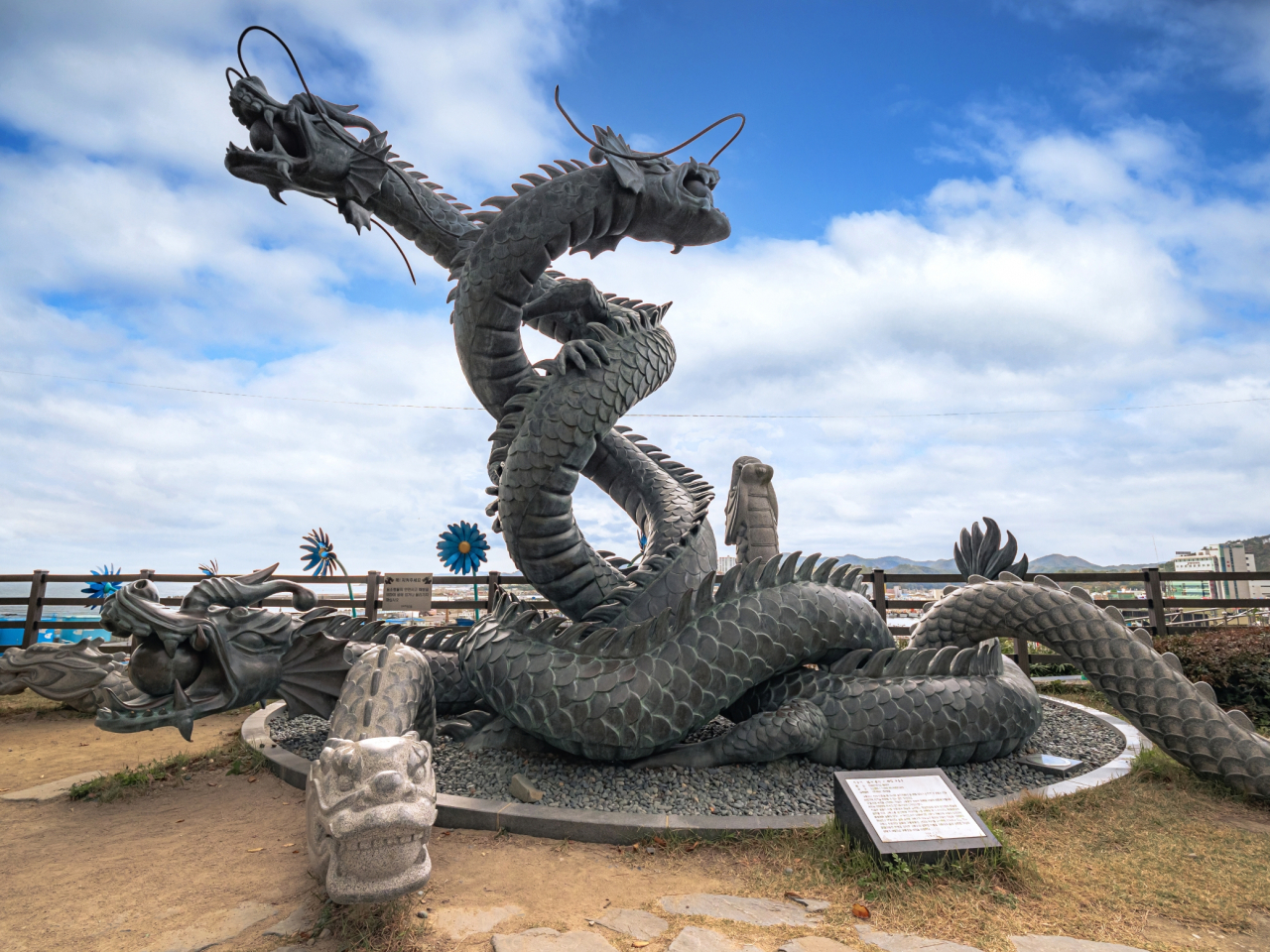 Dragon statue at Guryongpo Park (Yangji New Film, Korea Tourism Organization)