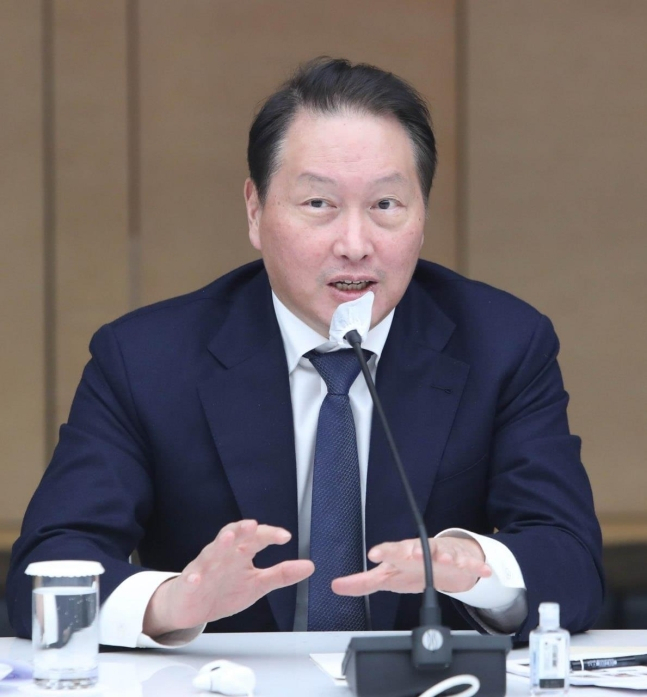 SK Group Chairman Chey Tae-won speaks at a year-end press conference held at the Korea Chamber of Commerce and Industry headquarters in Seoul, Dec. 18, 2023. (Yonhap)