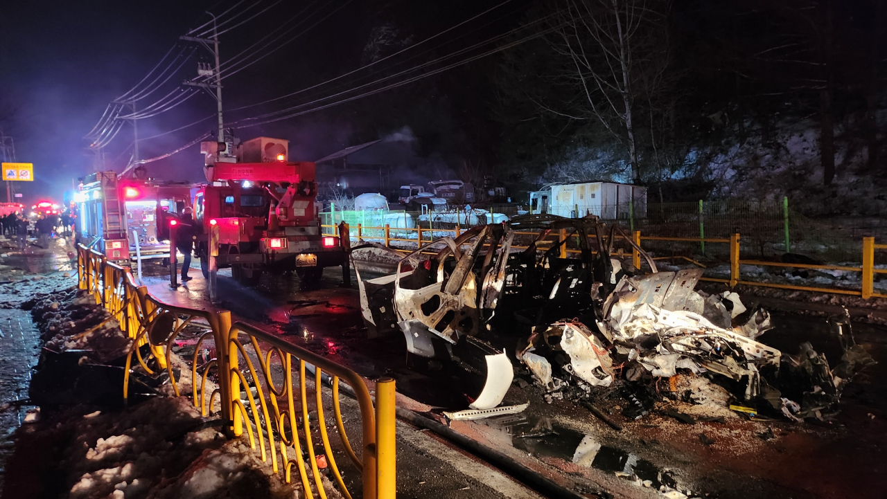 An explosion at an LPG station in Pyeongchang, Gangwon Province, on Monday night, damaged several buildings and cars, while injuring five residents. (Yonhap)