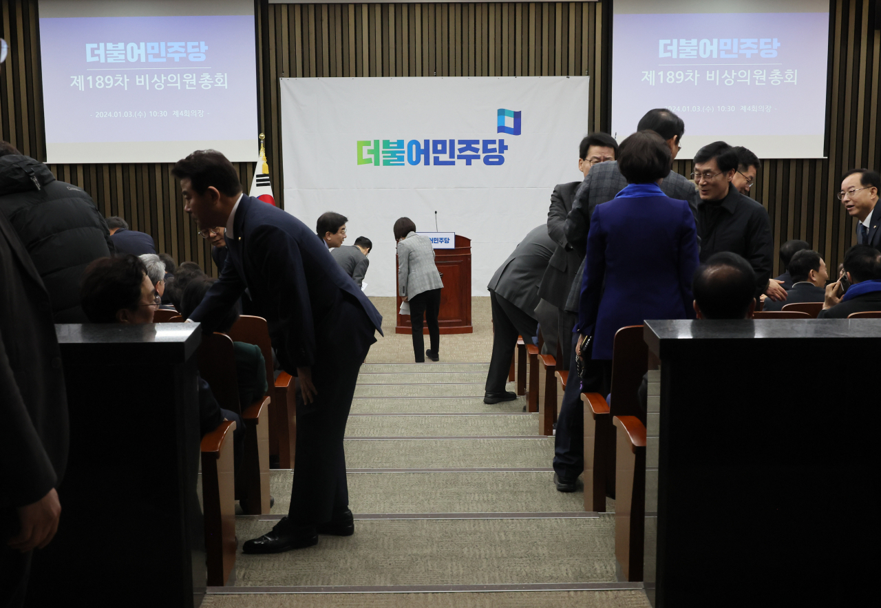 Lawmakers of the main opposition Democratic Party of Korea attend an emergency general meeting of the National Assembly on Wednesday. (Yonhap)