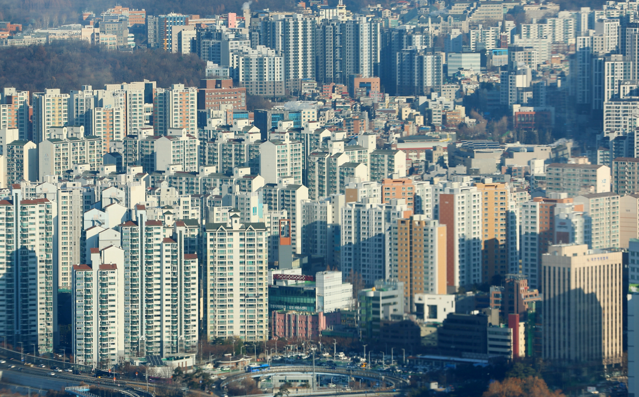 Apartment complexes blanket Seoul, Dec. 21. (Yonhap)