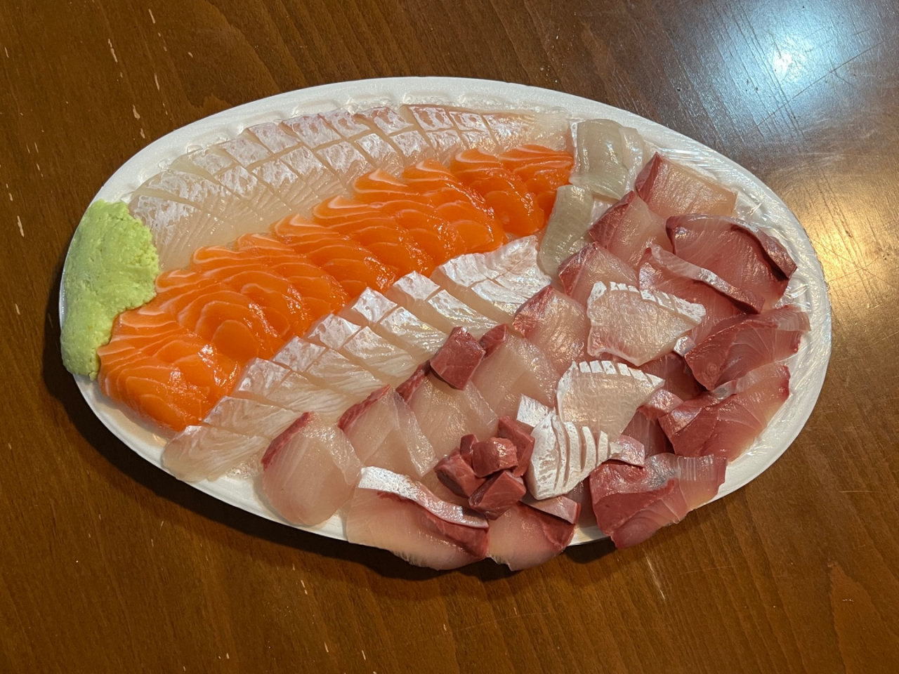 A plate of sashimi includes yellowtail to the right. Yellowtail sashimi is often served with other kinds of sashimi, including salmon and flatfish. (Lee Jaeeun/The Korea Herald)