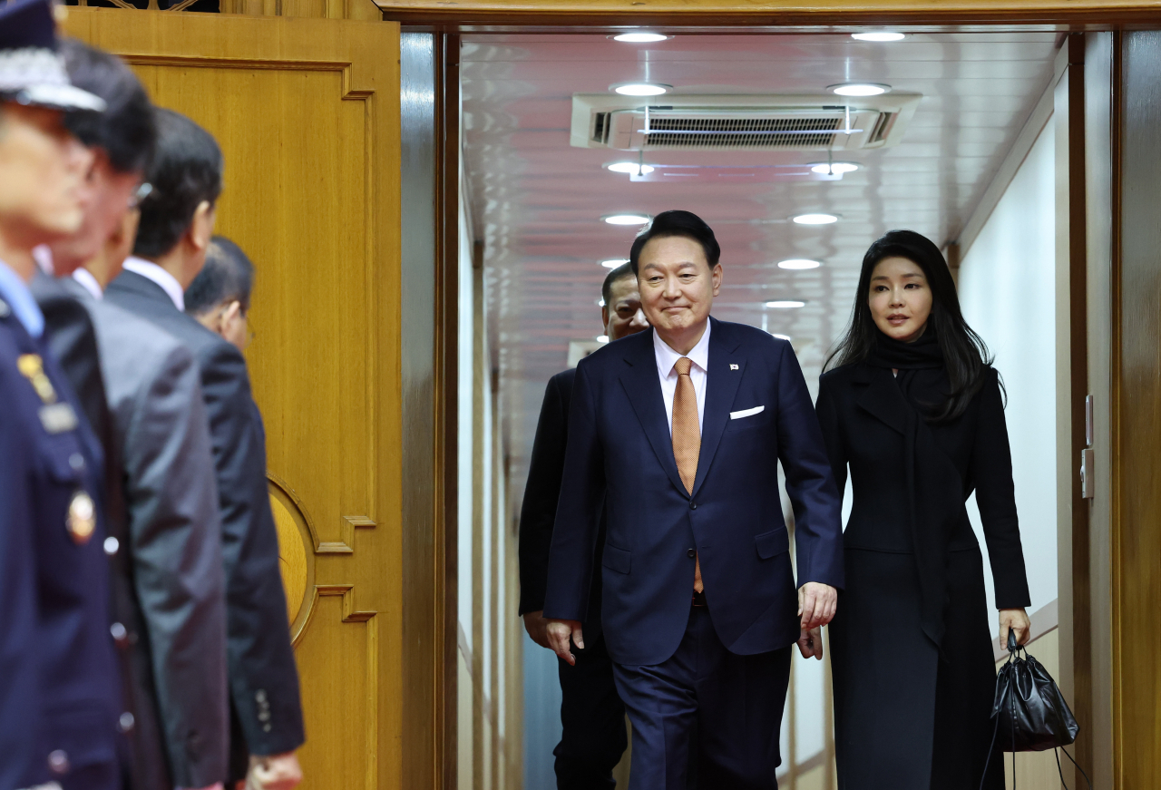 This photo shows first lady Kim Keon Hee (right) passing through a gate at Seoul Air Base in Gyeonggi Province as they returned to South Korea to wrap up the state visit to the Netherlands in mid-December, when Kim was last seen publicly. (Yonhap)