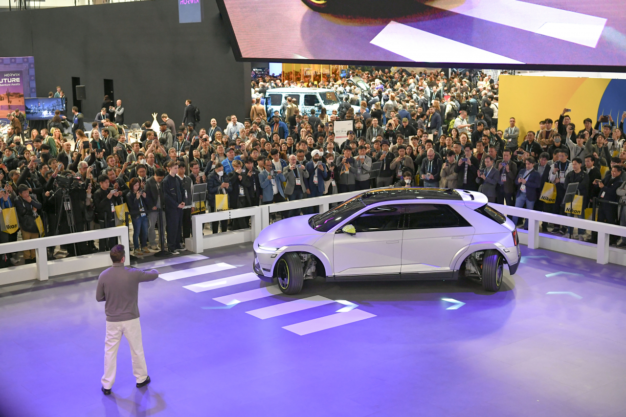 Visitors watch Hyundai Mobis’ Mobion, a full-electric car powered by the company’s e-Corner system, at CES 2024 held at the Mandalay Bay Center in Las Vegas, on Tuesday (Hyundai Mobis)