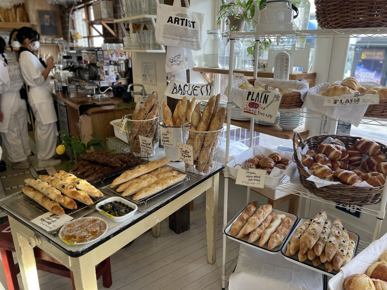 The baguette section at Artist Bakery (Kim Da-sol/Ther Korea Herald)