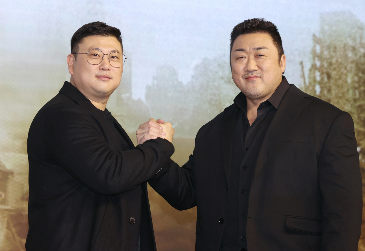 “Badland Hunters” director Heo Myung-haeng (left) and lead actor Don Lee -- also known as Ma Dong-seok -- pose for a photo during a press conference for Netflix original “Badland Hunters” in Seoul on Tuesday. (Yonhap)