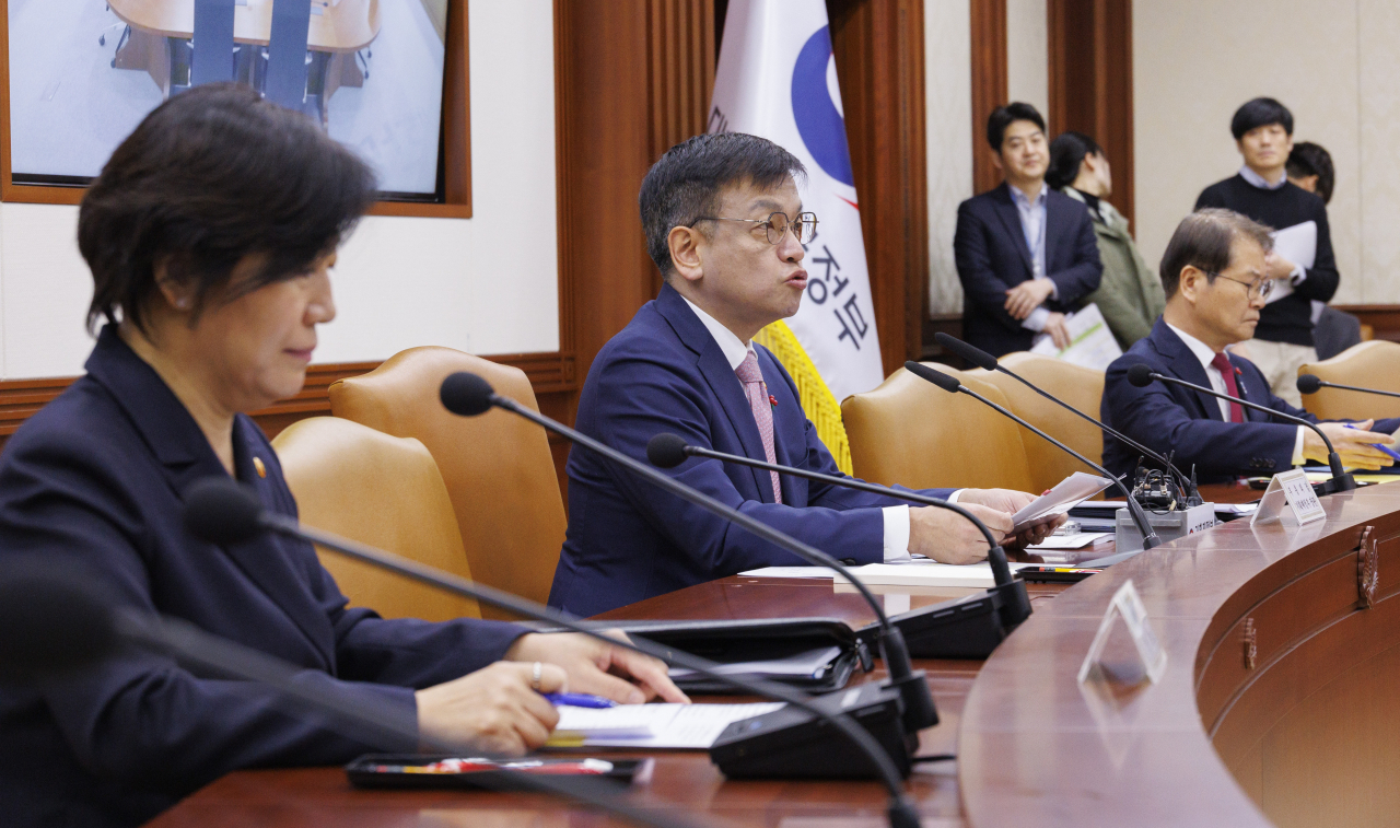 Finance Minister Choi Sang-mok (center) announces the measures over emergency economy at a governmental meeting held at the Government Complex-Seoul in Jongno-gu, Seoul on Tuesday. (Yonhap)