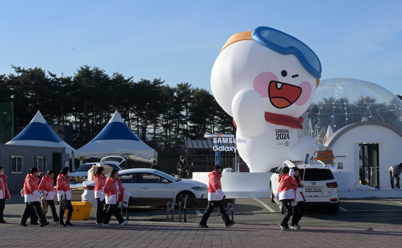 Volunteers enter the Gangneung Olympic Park on Tuesday, in Gangneung, Gangwon Province, ahead of the Gangwon Winter Youth Olympics. (Yonhap)