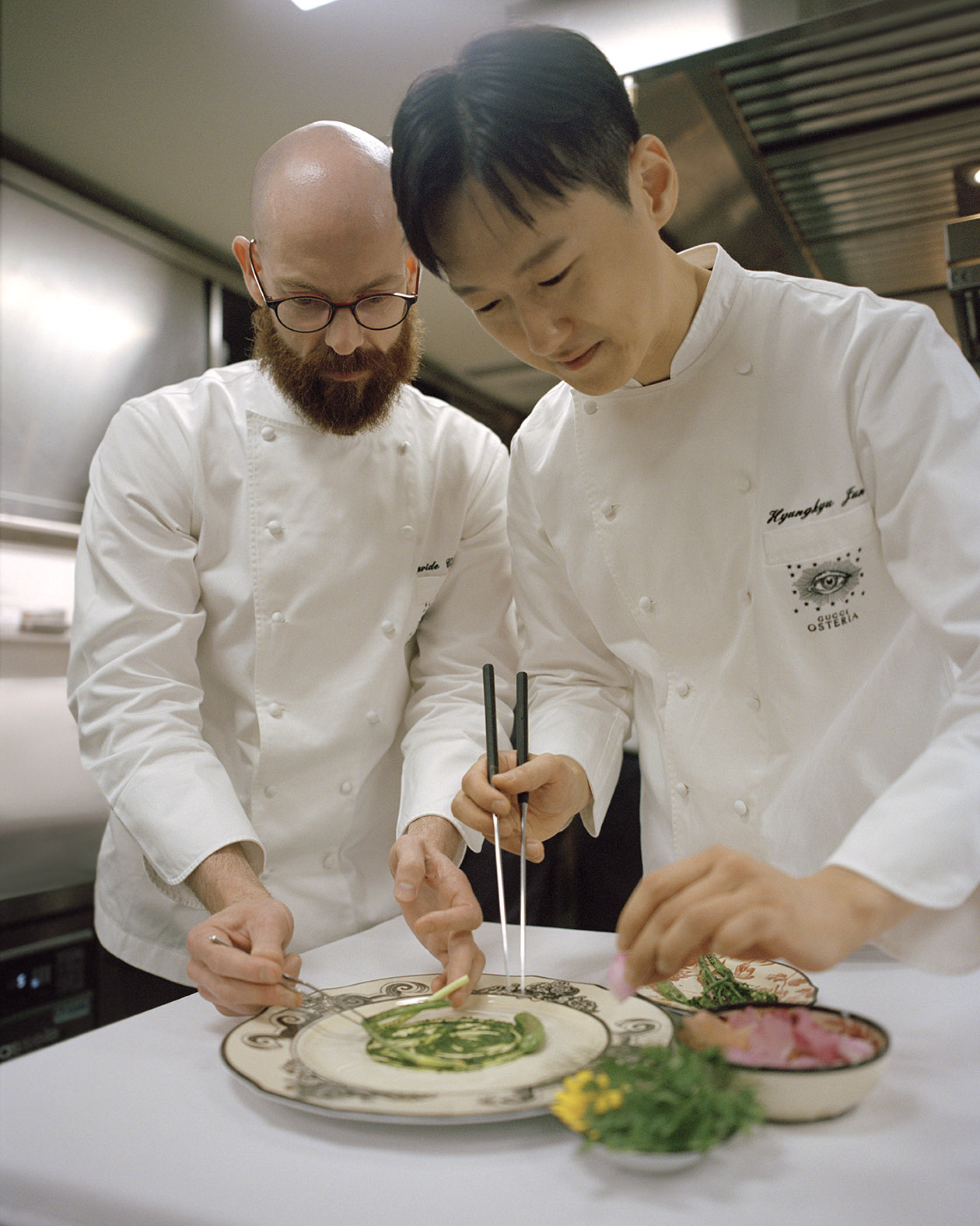 Gucci Osteria Seoul's executive chef, Jun Hyung-kyu (right), and head chef, Davide Cardellini (Gucci)