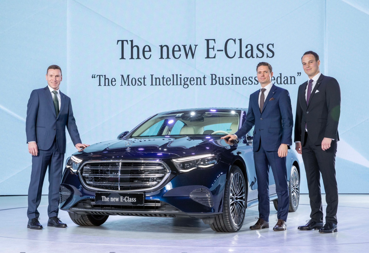 (From left) Mercedes-Benz Korea CEO Mathias Vaitl, Oliver Thone, vice president of product strategy and steering of Mercedes-Benz AG and Kilian Thelen, vice president of product, marketing and digital business at Mercedes-Benz Korea, pose for a photo before a press conference in Seoul on Friday. (Mercedes-Benz Korea)