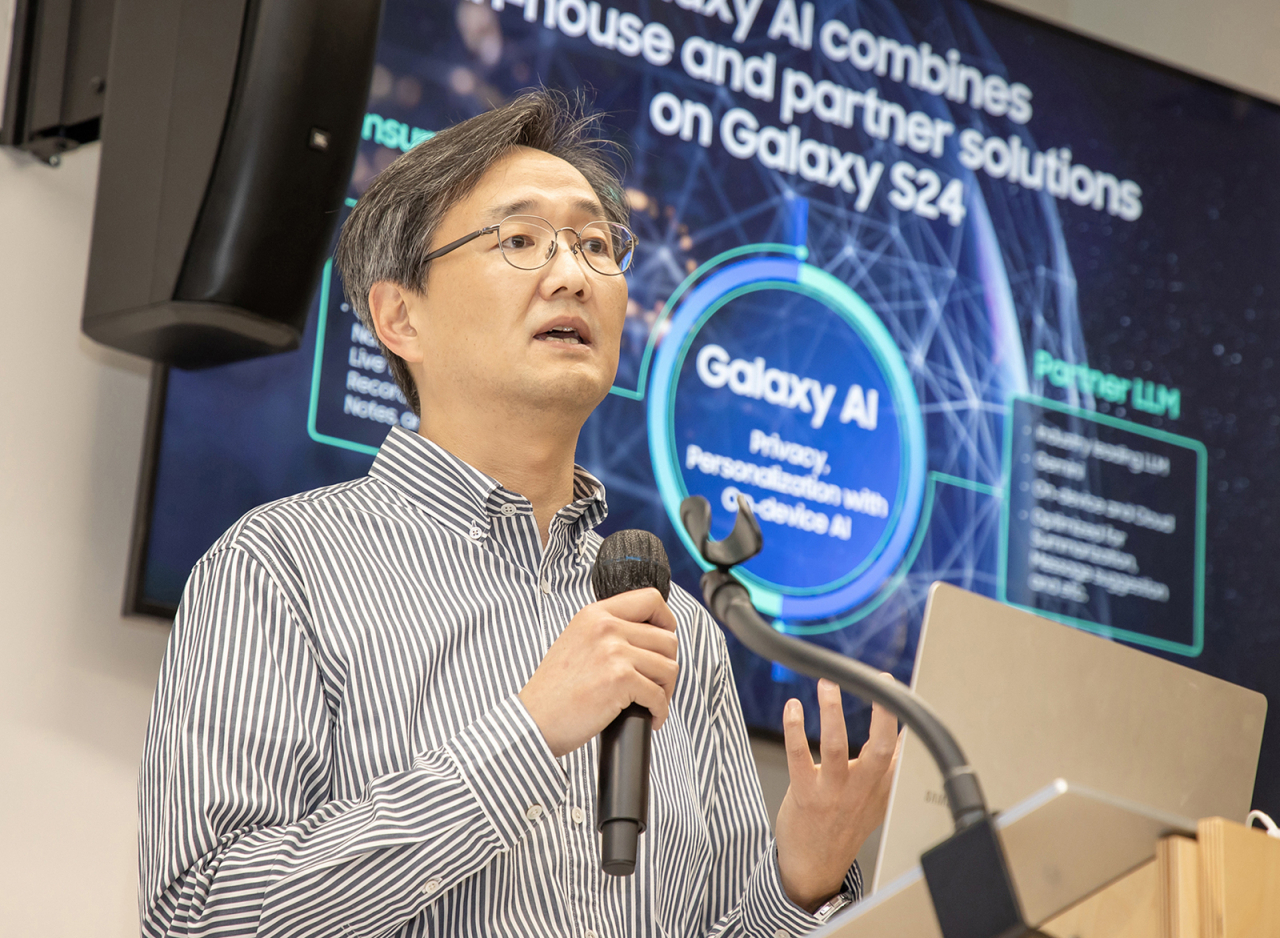 Kim Young-jip, head of the artificial intelligence team at Samsung Electronics, speaks during a press conference held at Samsung Research America in Mountain View, California, Thursday. (Samsung Electronics)