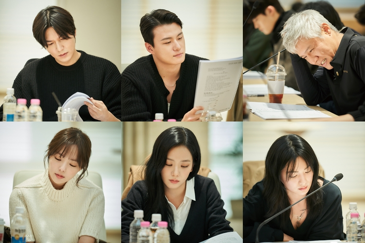 Clockwise from left: Actors Lee Min-ho, Shin Seung-ho, Park Ho-san, Nana, Jisoo and Chae Soo-bin are seen at a reading for “Omniscient Reader.” (Smilegate)