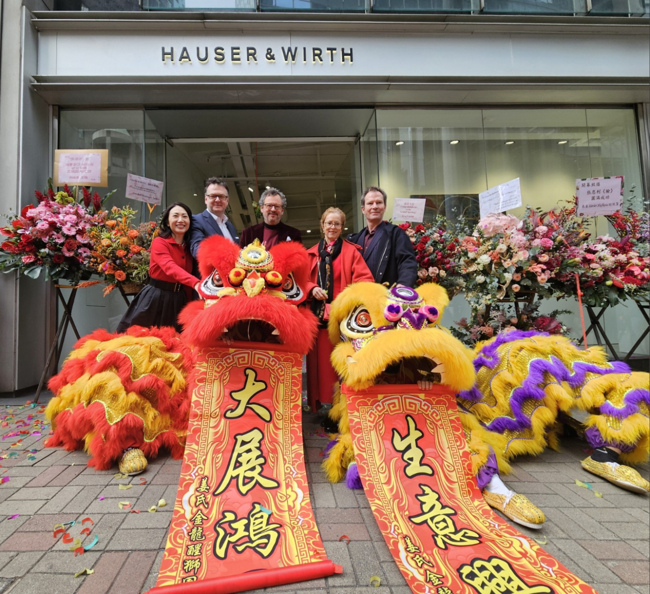 (from left) Elaine Kwok, Asia Managing Partner; Ewan Venters, CEO; Iwan Wirth, Manuela Wirth and Marc Payot, co-presidents of Hauser & Wirth take a group photo after a lion dance opening ceremony on Wednesday at the new Hong Kong location at 8 Queen’s Road Central. (Park Yuna/The Korea Herald)