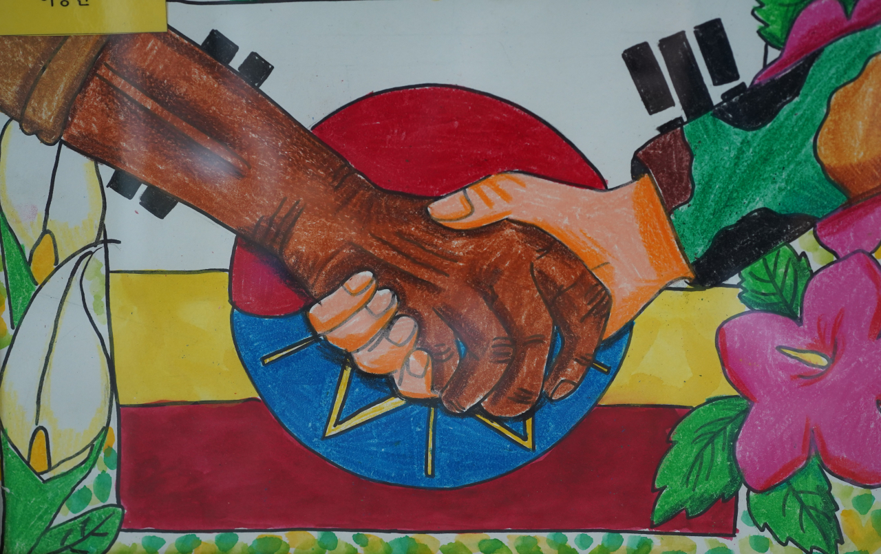 A drawing by a Korean elementary school student is on display at the Memorial Hall for Ethiopian Veterans in the Korean War, in Chuncheon, Gangwon Province. (Lee Si-jin/The Korea Herald)