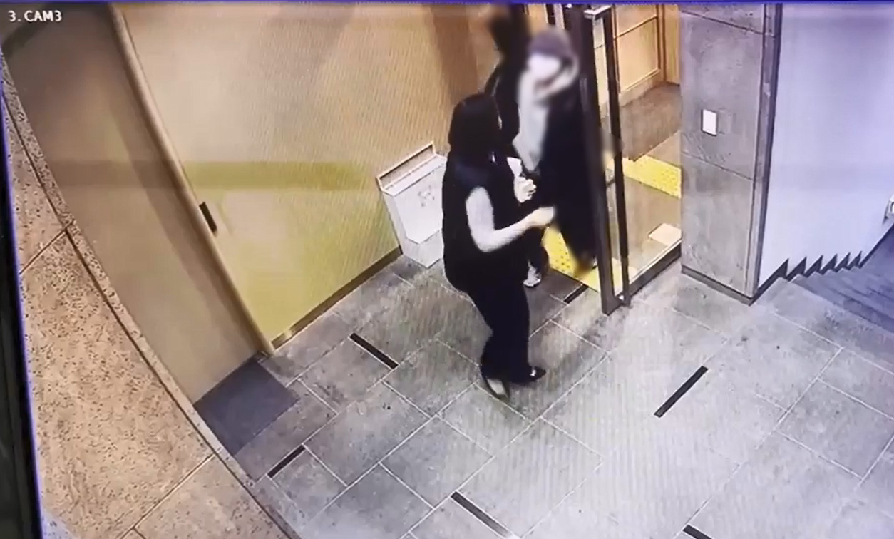Surveillance footage of the attack on Rep. Bae Hyun-jin (Bae's office)