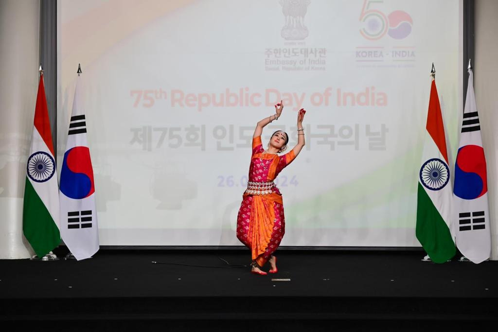 An Artist performs traditional Indian dance during India’s 75th Republic Day celebrations at Sebitseom in Seocho-gu, Seoul,on Friday. (Indian Embassy in Seoul)
