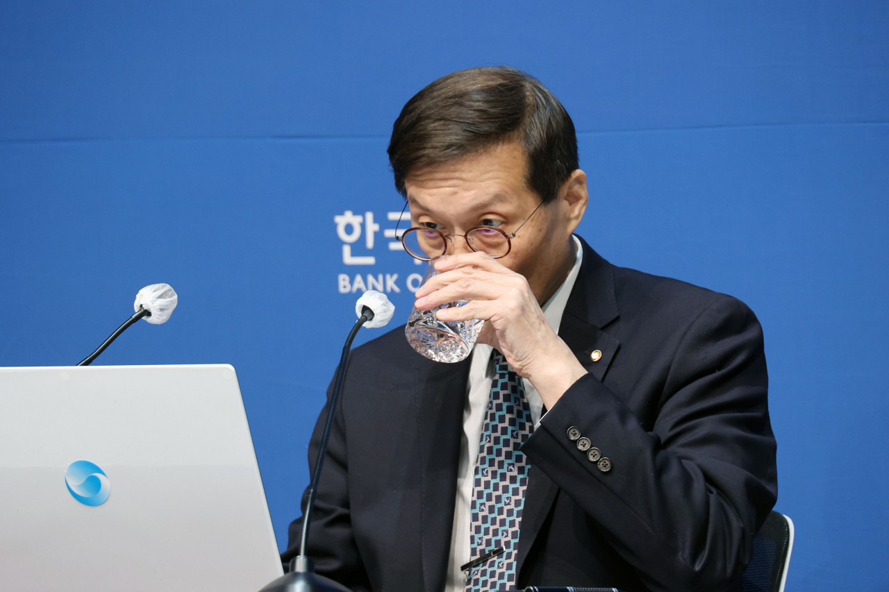 Bank of Korea Gov. Rhee Chang-yong drinks water during a press conference at the BOK headquarters in central Seoul, on Jan. 11, 2024. (Yonhap)