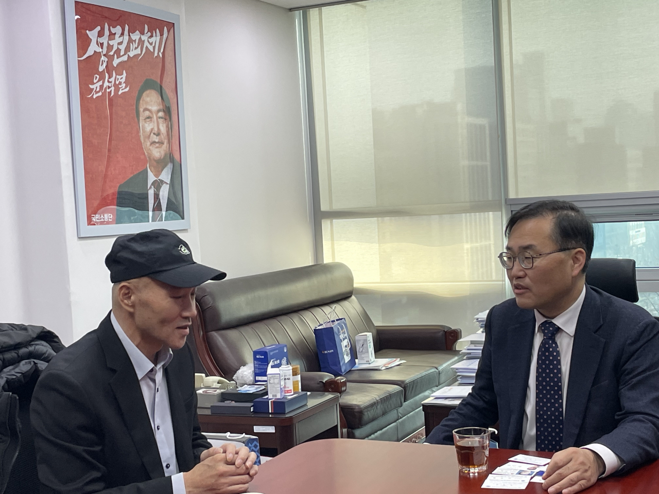 Lee Rae-jin (left), the brother of the South Korean government worker killed by North Korea in 2020, speaks with Rep. Hong Suk-joon of the ruling People Power Party during a meeting held at his office at the National Assembly building on Thursday. (courtesy of Hong’s office)