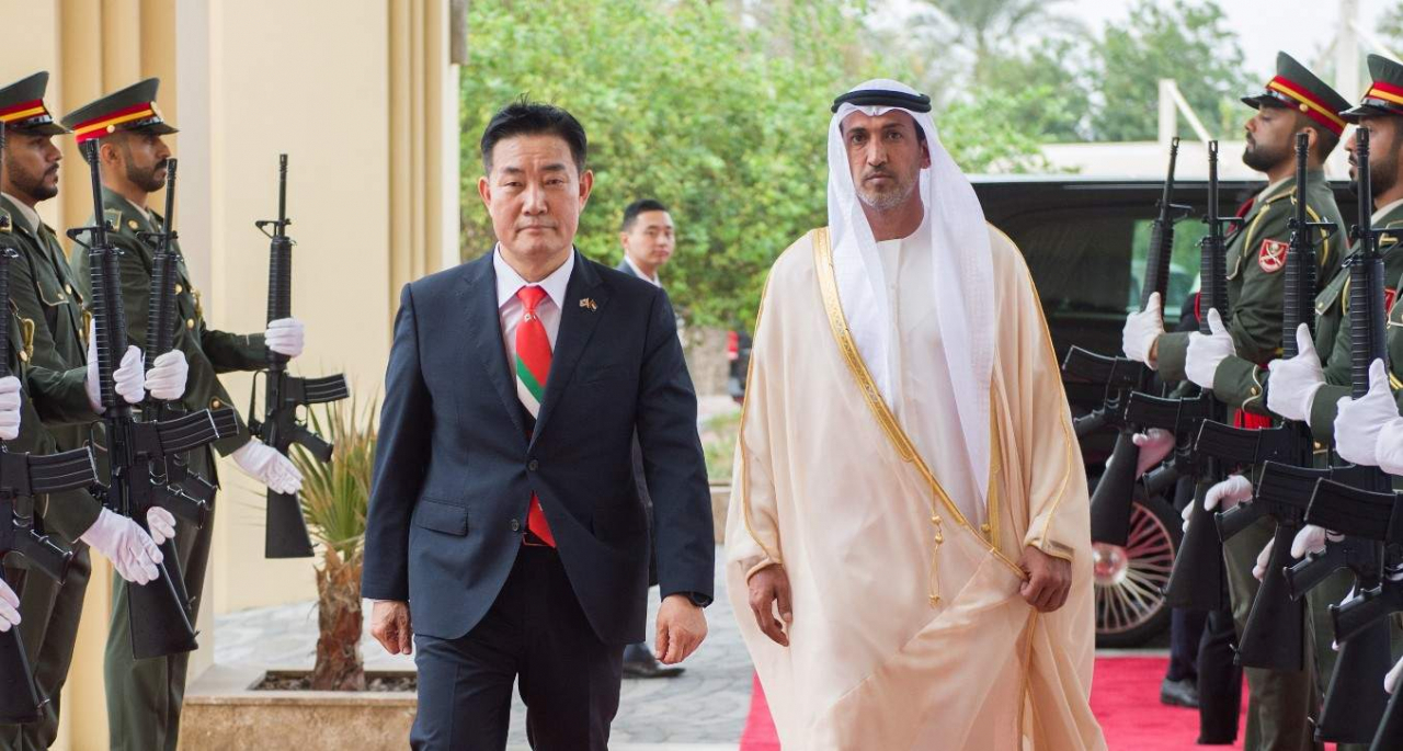 This photo provided by South Korea's defense ministry shows South Korean Defense Minister Shin Won-sik (left) and his United Arab Emirates counterpart Mohammed bin Mubarak Al Mazrouei ahead of their meeting in the UAE on Friday.