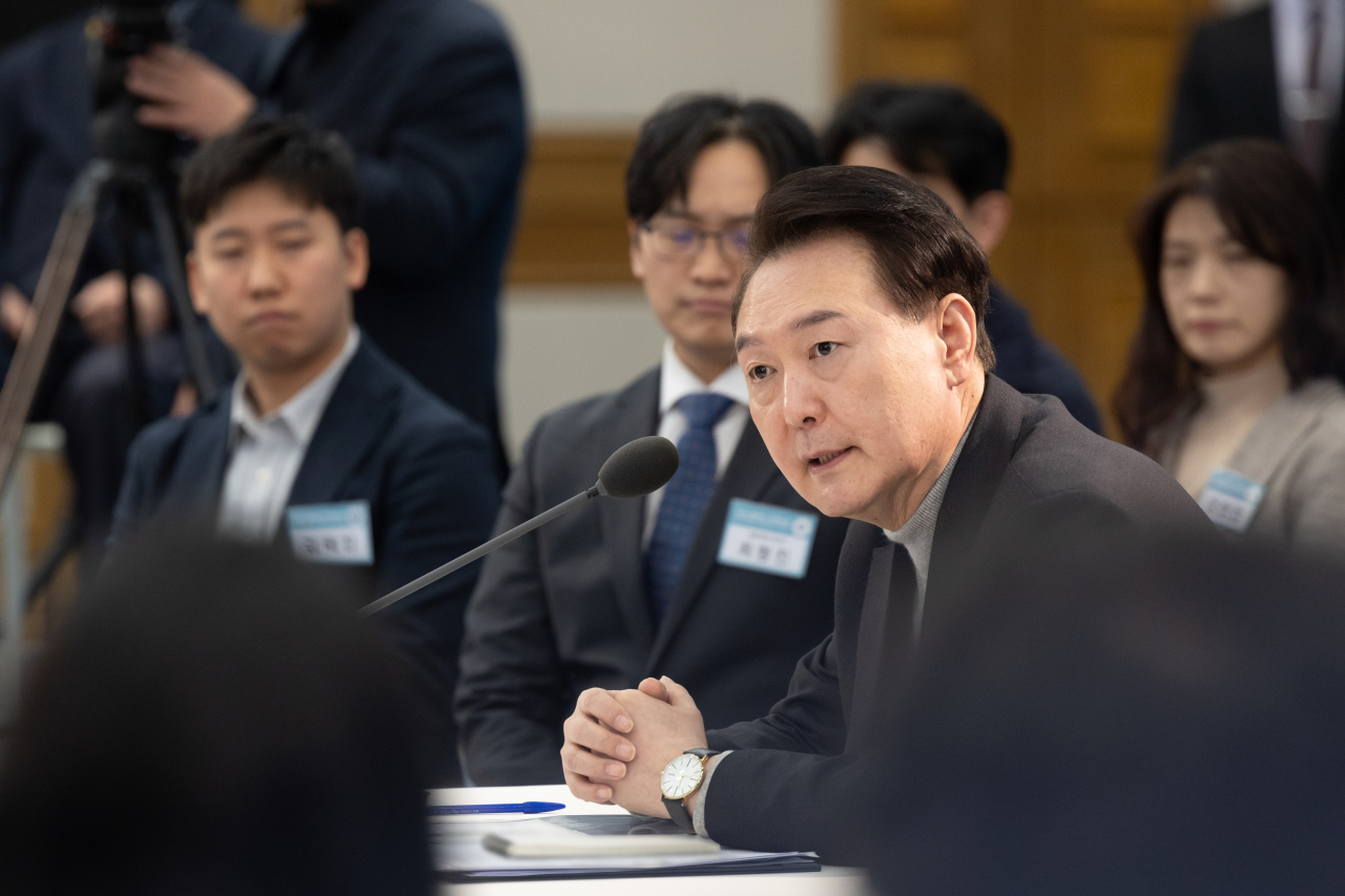 President Yoon Suk Yeol speaks at a public debate that touched upon the issue of medical reform at the Seoul National University Bundang Hospital in Seongnam, Gyeonggi Province, on Thursday. (Presidential office)