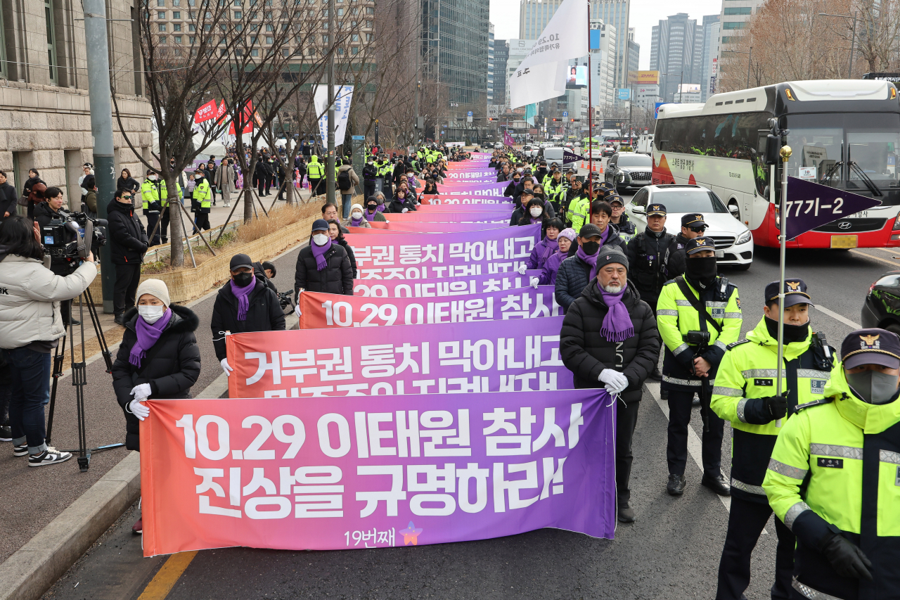 Bereaved family members of victims of the Itaewon tragedy on Saturday hold a protest in Seoul, decrying the Yoon Suk Yeol administration for vetoing a special bill to investigate the deadly crowd crush in Itaewon, Seoul, in October 2022. (Yonhap)