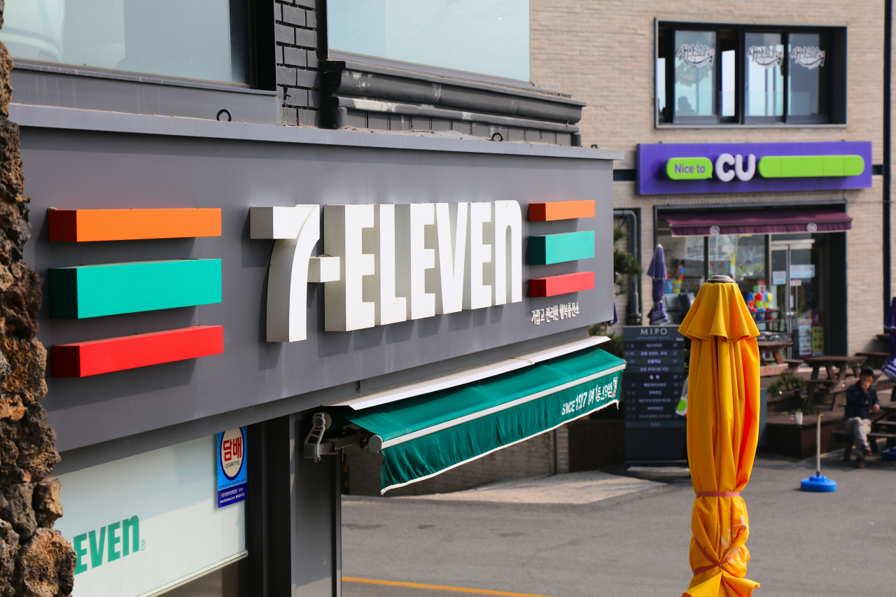 7-Eleven convenience store in Busan (123rf)