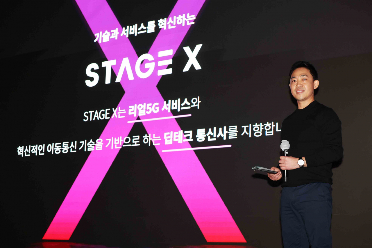 Seo Sang-won, representative of new mobile carrier Stage X, a consortium led by Stage Five, speaks during a press conference at a Seoul hotel on Wednesday. (Yonhap)