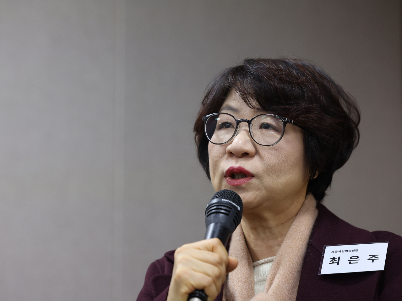 SeMA director Choi Eun-ju speaks to the press on Tuesday in Seoul. (Yonhap)