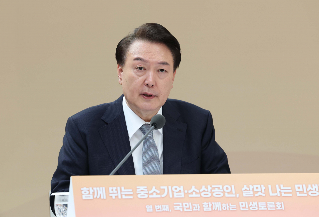 President Yoon Suk Yeol speaks during a government-public debate to discuss ways to improve the livelihoods of small and midsize firms and small business owners at Layer 57 studio in Seoul on Thursday. (Yonhap)