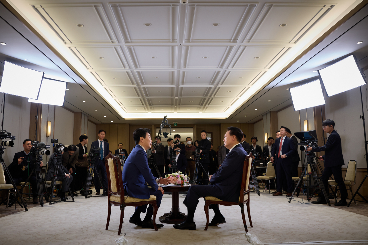 President Yoon Suk Yeol (right) is seen at the presidential office in Yongsan-gu, Seoul, as his one-on-one interview with state-run broadcaster Korea Broadcasting System was televised at 10 p.m. on Wednesday. The interview, recorded Sunday, revolved around domestic affairs including graft allegations involving first lady Kim Keon Hee and foreign affairs such as relations with the United States, Japan, China and North Korea. (Presidential office)