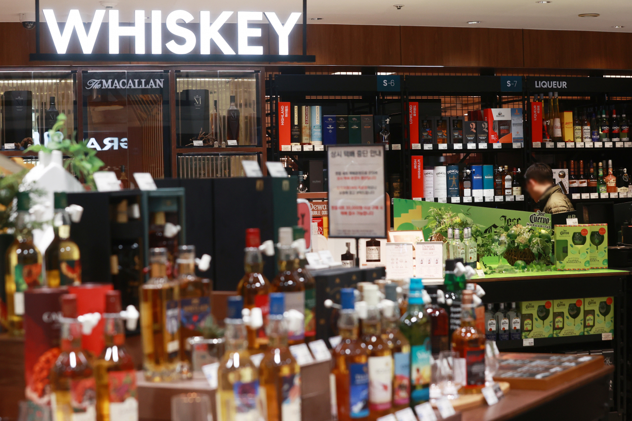 Bottles of whiskey are displayed on a counter at store in Seoul. (Yonhap)