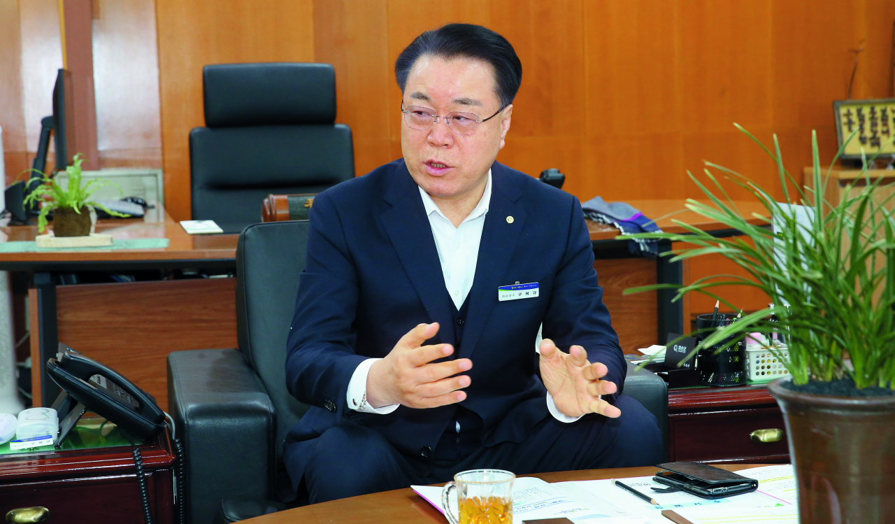 Hwasun County Gov. Gu Bog-gyu speaks to The Korea Herald at his office. (The Korea Herald)