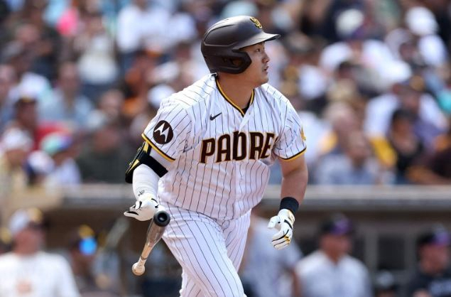 In this Getty Images file photo from Sept. 20, 2023, Choi Ji-man of the San Diego Padres runs to first base during a Major League Baseball regular season game against the Colorado Rockies at Petco Park in San Diego. (Yonhap)