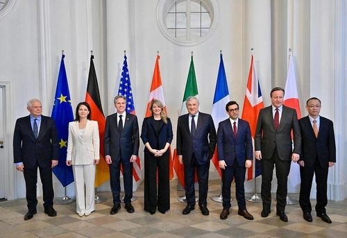 The photo shows the foreign ministers of the Group of Seven countries and the High Representative of the European Union. (Italian Foreign Ministry)