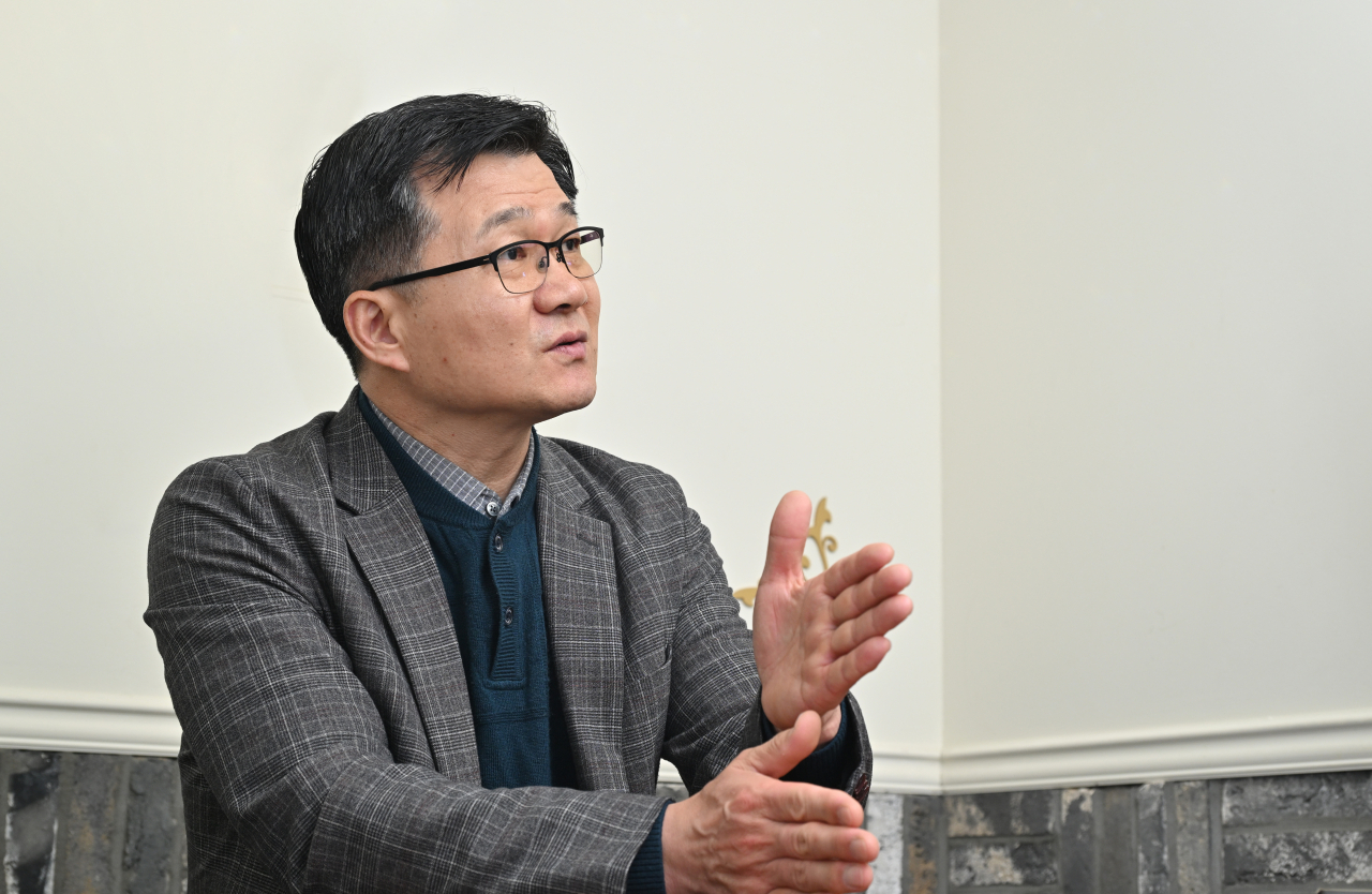 Kang Eun-ho, former chief of the Defense Acquisition Program Administration, speaks during an interview with The Korea Herald in Seoul on Feb. 5. (Im Se-jun/The Korea Herald)