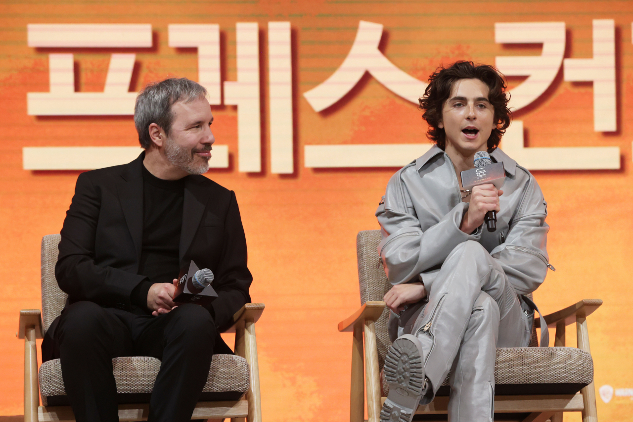 Director Denis Villeneuve (left) and Timothee Chalamet (right) speak during a press conference held in Seoul to promote the film “Dune: Part Two.” (Yonhap)