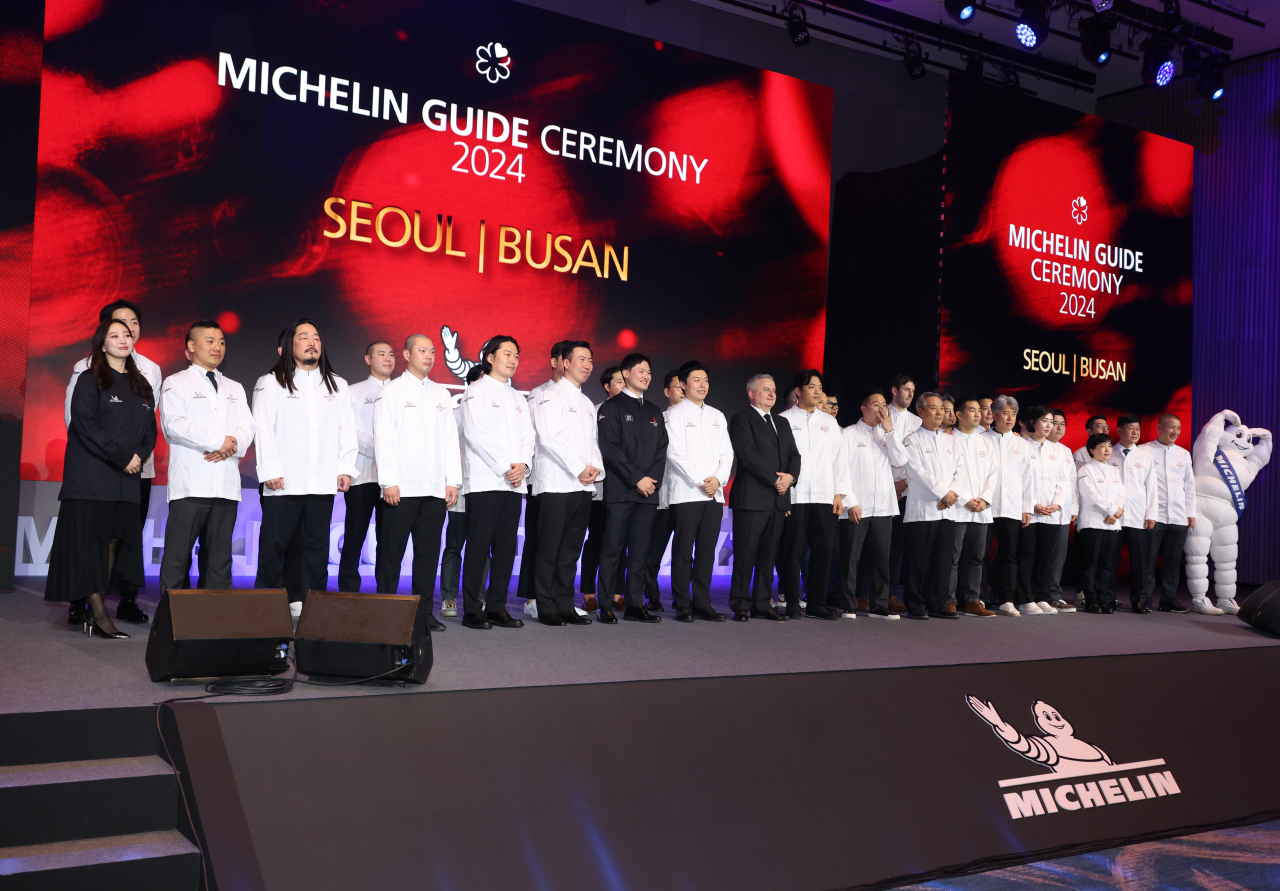 Chefs whose restaurants received Michelin stars pose for a photo during a ceremony held in Busan, Thursday. (Yonhap)
