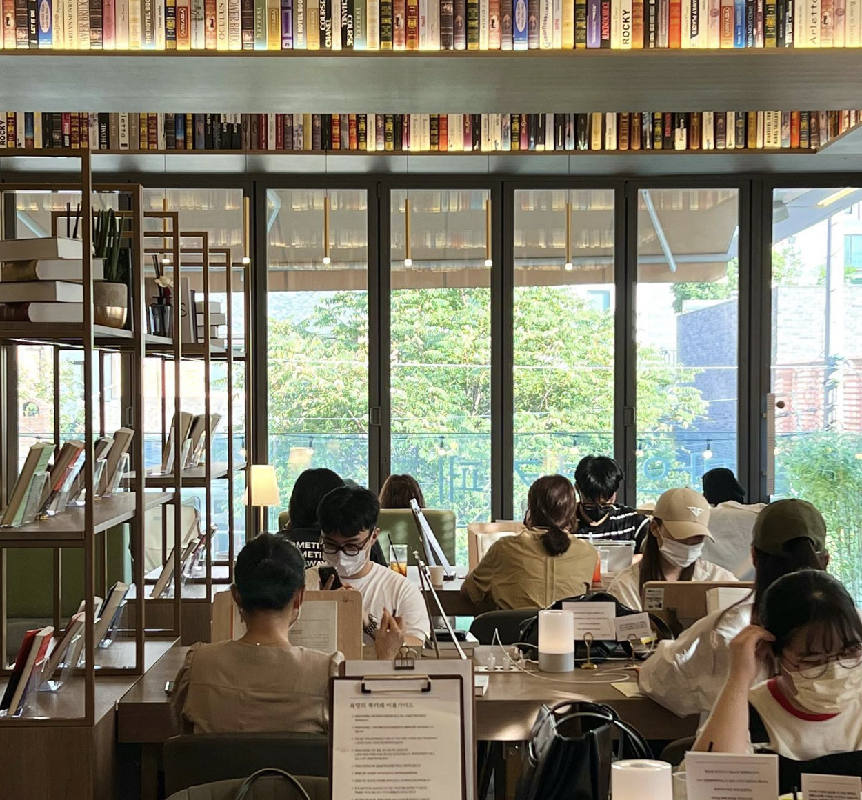 People read books at Yokmang Book Cafe. (Yokmang Book Cafe)