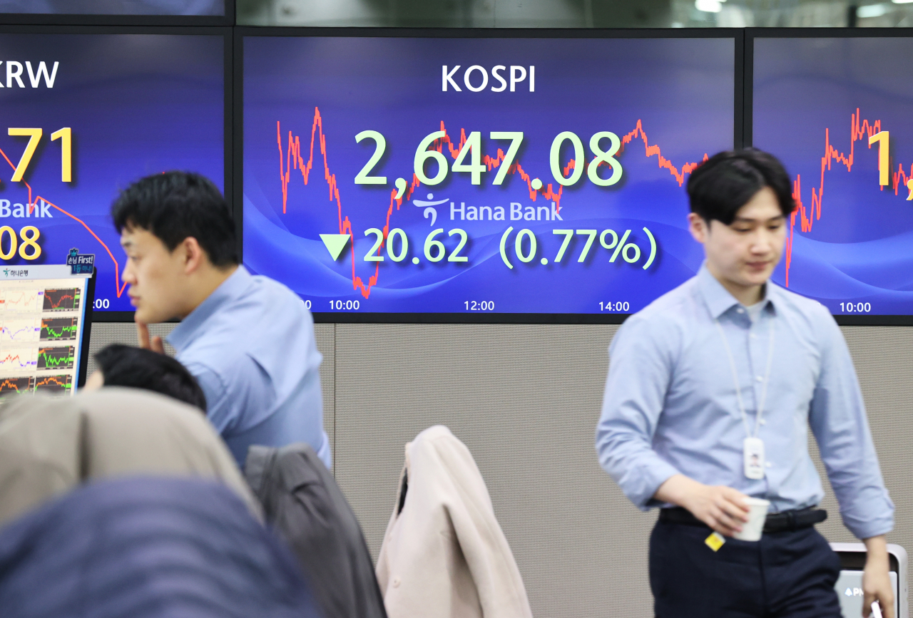 Electronic boards show the Kospi closing at 2,647.08 points, down 20.62 from the previous closing price, at a dealing room of the Hana Bank headquarters in Seoul on Monday after the local authorities announced the 