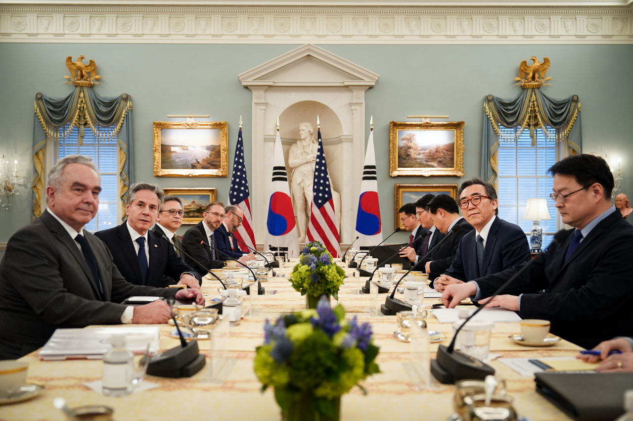 South Korean Foreign Minister Cho Tae-yul (second from right) and US Secretary of State Antony Blinken (second from left) meet for their first bilateral meeting at the Department of State in Washington on Wednesday. (Ministry of Foreign Affairs)