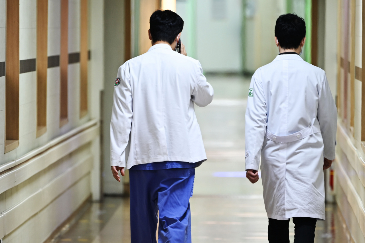 Doctors walk together at Chonnam National University Hospital in Gwangju on Tuesday. (Newsis)