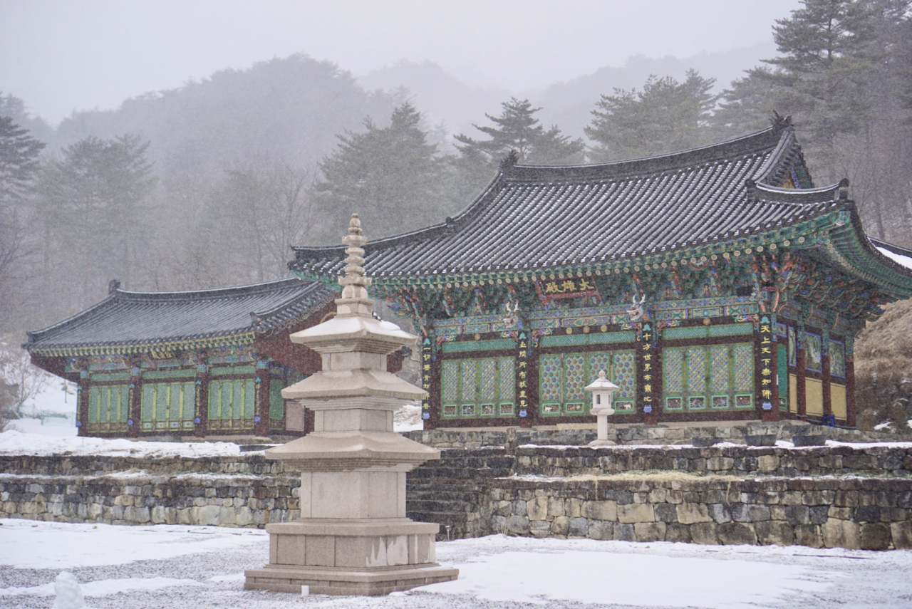 Hyundeoksa is a temple located in Gangneung, Gangwon Province. (No Kyung-min/The Korea Herald)