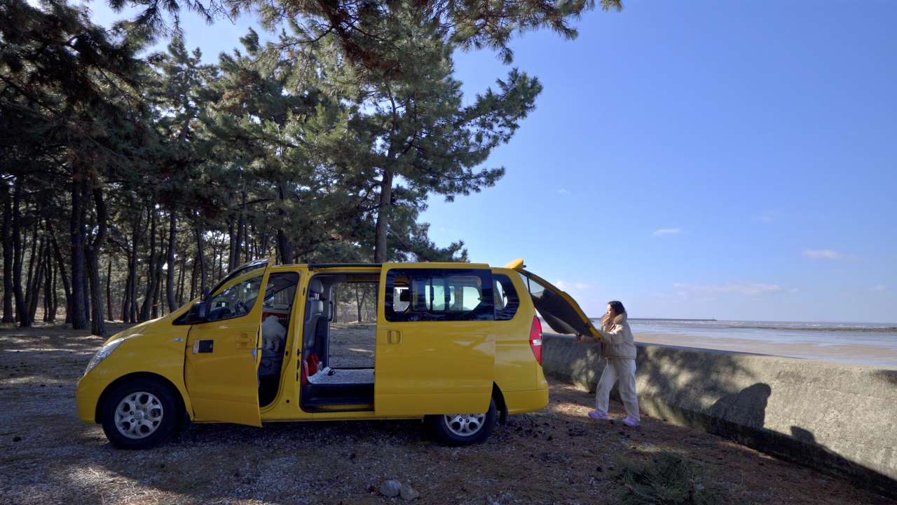 YouTuber Kimseonjji parks her van at a camping site at Gusipo Beach in North Jeolla Province. (Courtesy of Kimseonjji)