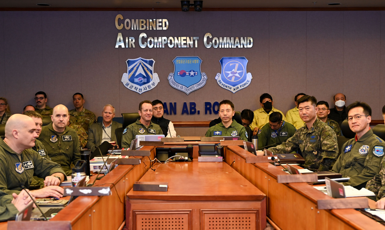 South Korean and US Air Force leaders of the Combined Air Component Command get together to monitor the Freedom Shield 2024 exercise at the Korean Air and Space Operations Center at Osan Air Base in Pyeongtaek, 70 kilometers south of Seoul, on Monday, the first day of the 11-day annual South Korea-US joint drill against North Korean provocations, in this photo provided by the South Korean Air Force. (Yonhap)
