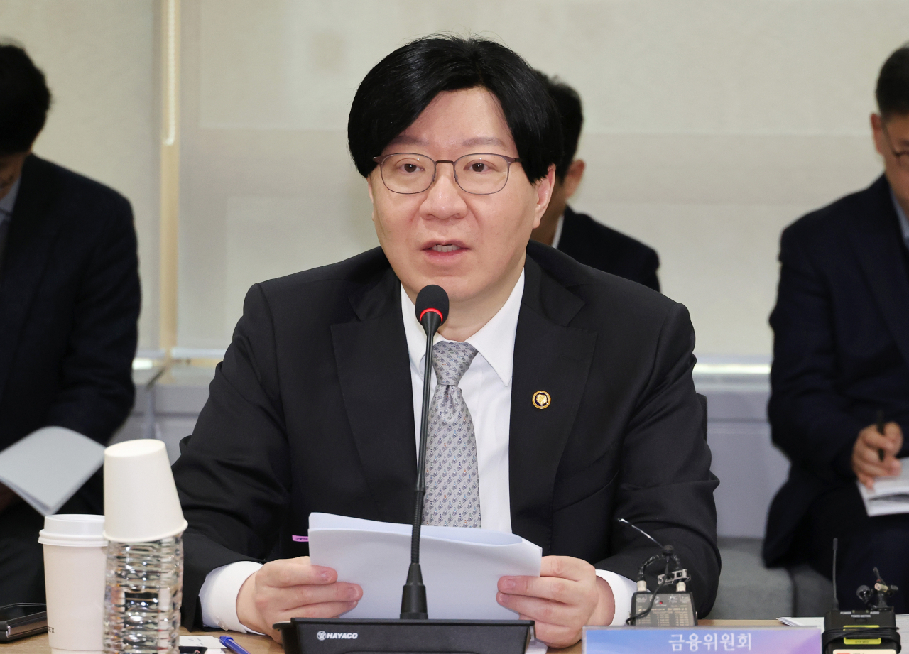 Kim So-young, vice chairman of the Financial Services Commission, speaks during a meeting held at the D-CAMP Front1 in Seoul, Wednesday. (Yonhap)