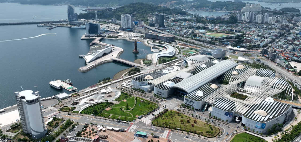 The landscape of the Yeosu EXPO Center, the venue for the first Glocal Education Fair, hosted by South Jeolla Province and its education office with the Education Ministry. (Jeollanamdo Office of Education)