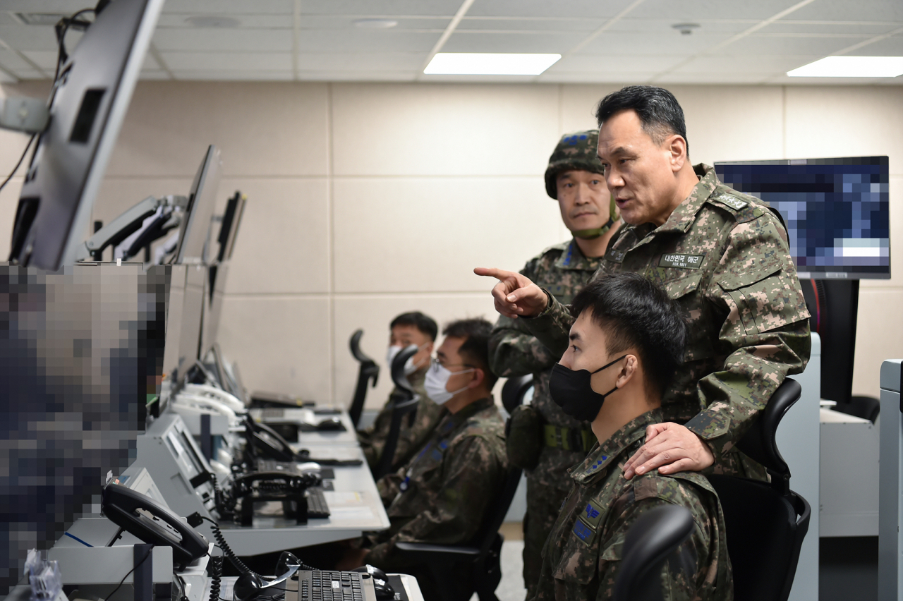 Chairman of the Joint Chiefs of Staff Kim Myung-soo inspects the operational readiness of anti-ballistic missiles at the 2nd KAMD Operations Center on Sunday. (Yonhap)