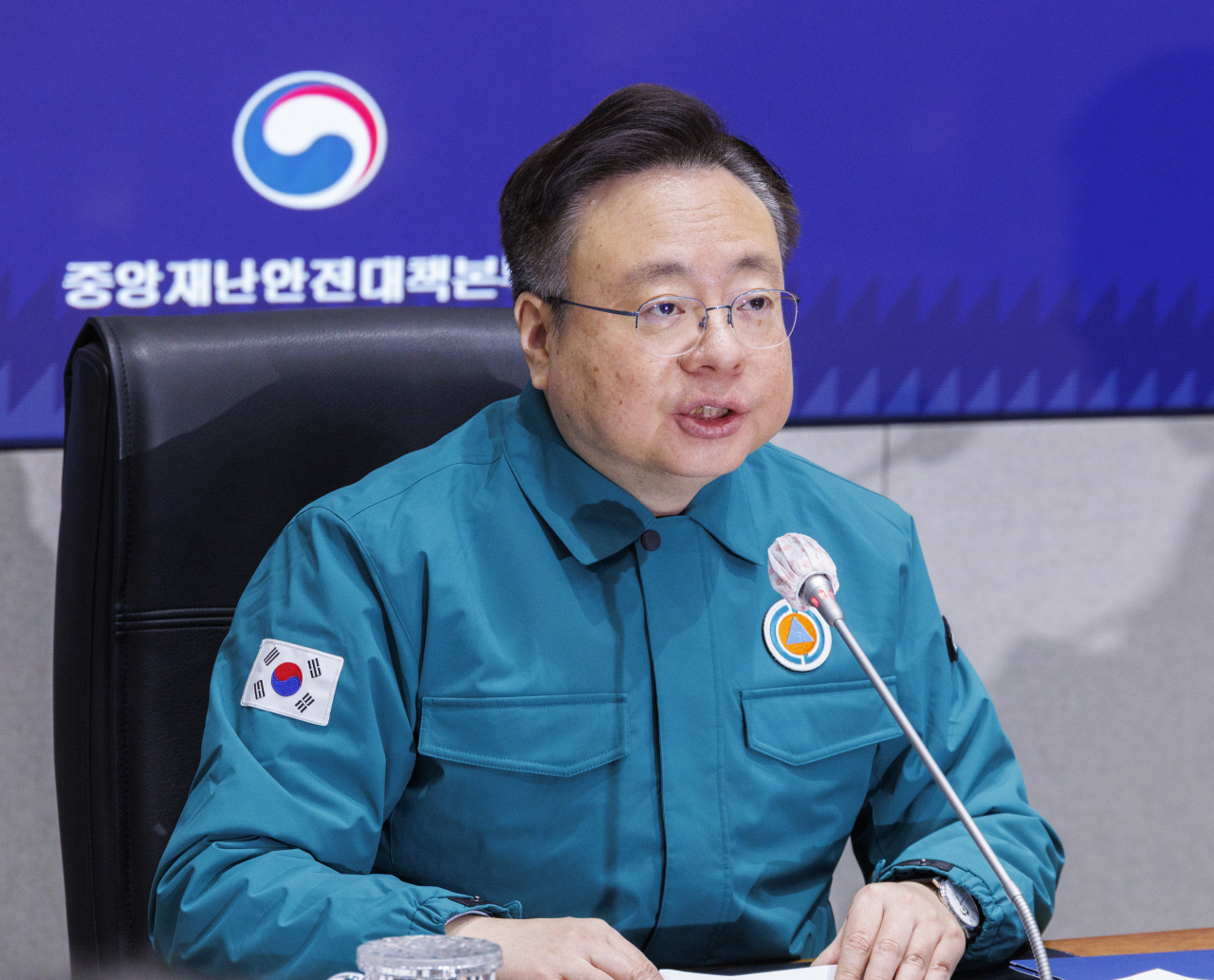 Health Minister Cho Kyoo-hong speaks during a Health Ministry Emergency Measures Committee held in Seoul on Tuesday. (Yonhap)