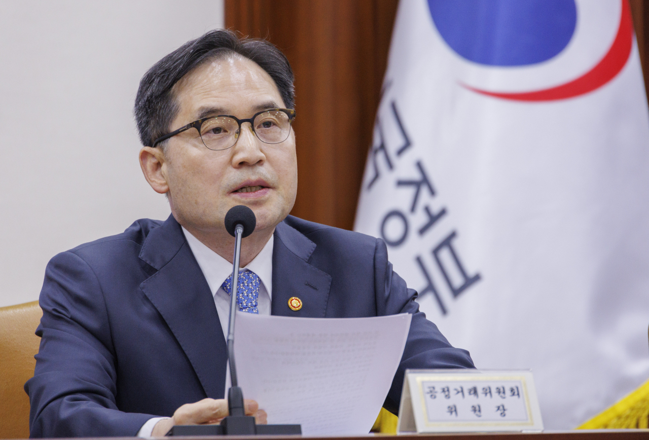 Fair Trade Commission Chairman Han Ki-jeong delivers remarks at an emergency economic-related ministers’ meeting held in Seoul, Wednesday. (Yonhap)