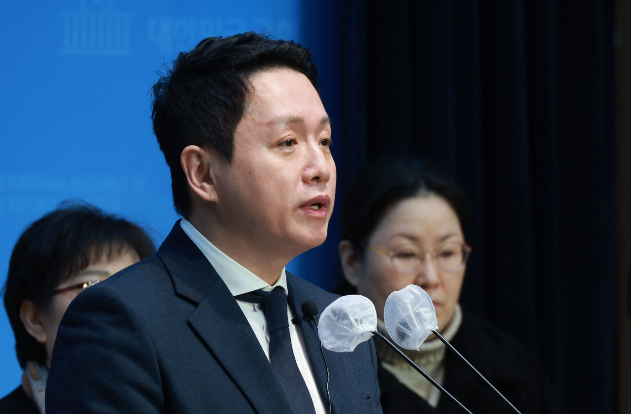 Lim Tae-hoon, former director of the Center for Military Human Rights Korea, a nongovernment group dealing with military-related issues, speaks during a press conference at the National Assembly building in Seoul on March 4, 2024. (Yonhap)